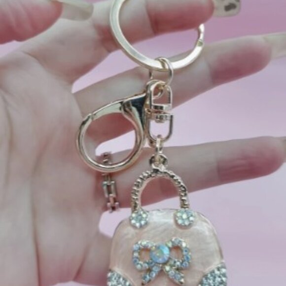 Bougie Bella's Show Giveaway 🐶 - Picture 8 of 14